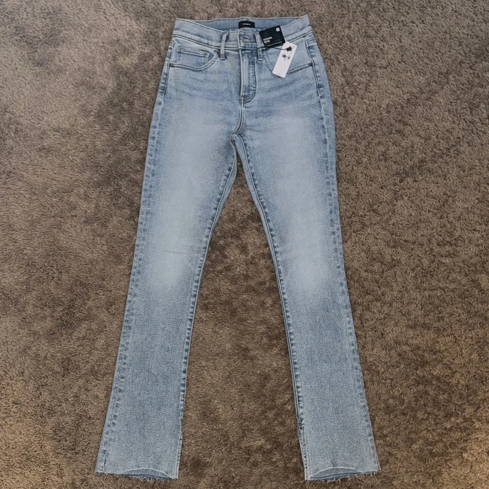Express Women's Skyscraper Mid Rise Light Blue Jeans Size 4 - Picture 3 of 6